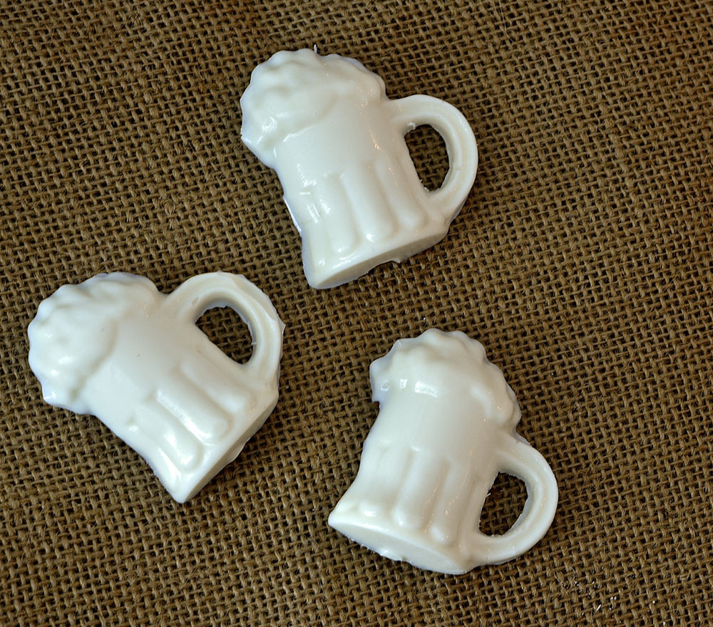 Accessorize your dudecakes with almond bark beer mugs! Simply pour melted almond bark into candy mold, allow to harden, and remove.