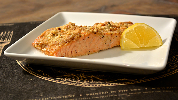 Walnut Encrusted Salmon || KailleysKitchen.com