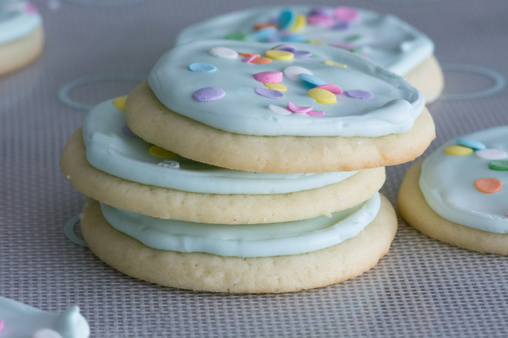 Frosted Sugar Cookies | KailleysKitchen.com